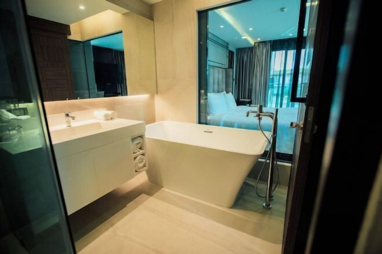 Bathroom 13