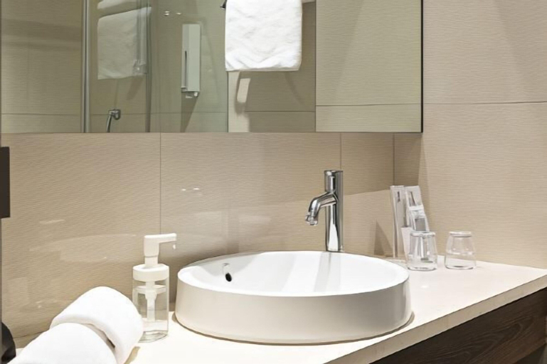 Bathroom 13