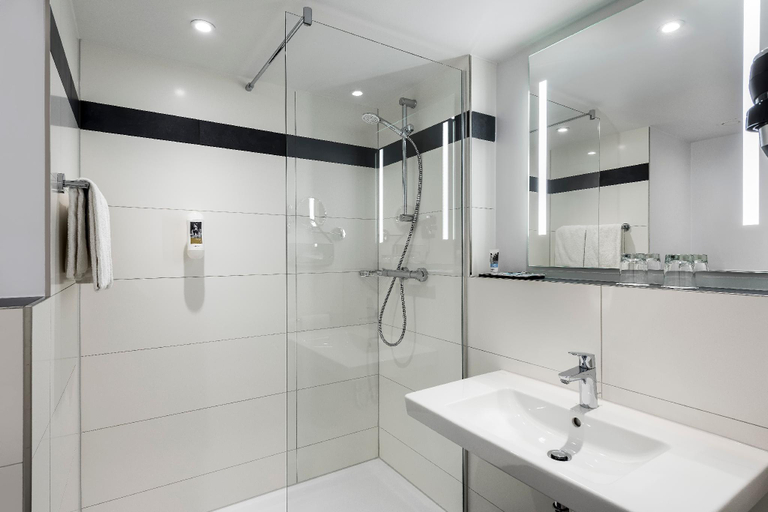 Bathroom 4, Mercure Hotel Bielefeld Johannisberg, Bielefeld