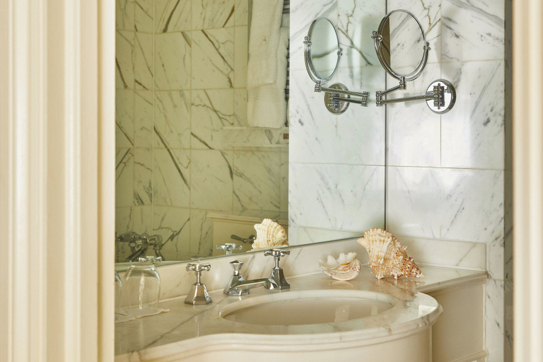 Bathroom 5, The Egerton House Hotel, London
