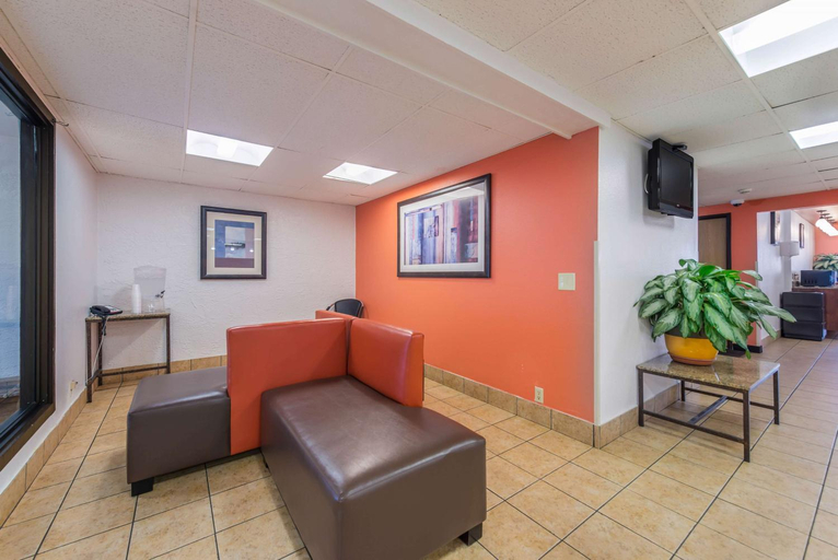 Public Area 3, Motel 6 Saint Paul, MN - I-94, Ramsey