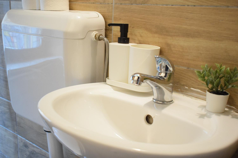Bathroom 4, M - Square Private Rooms