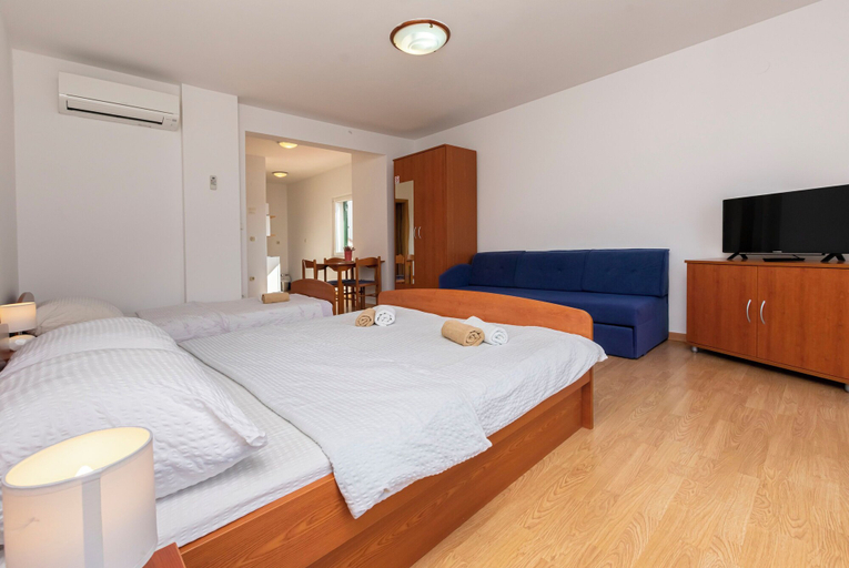 Others 5, Apartments Villa Milas With Pool, Dugi Rat