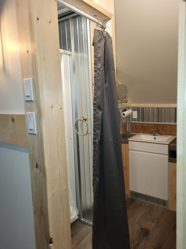 Others 4, THE ORCHARD (HOSTEL WITH PRIVATE BUNKS), East Kootenay