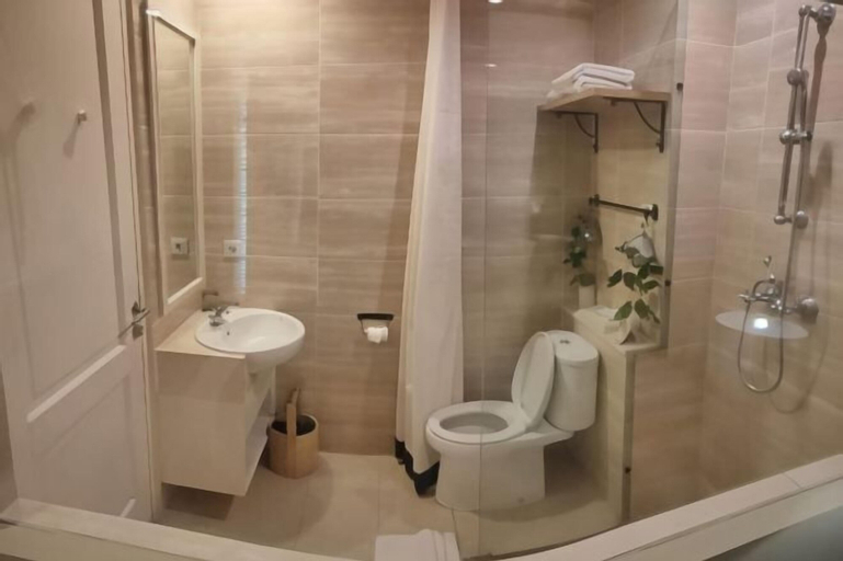 Bathroom 19
