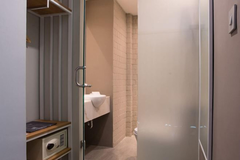 Bathroom 30