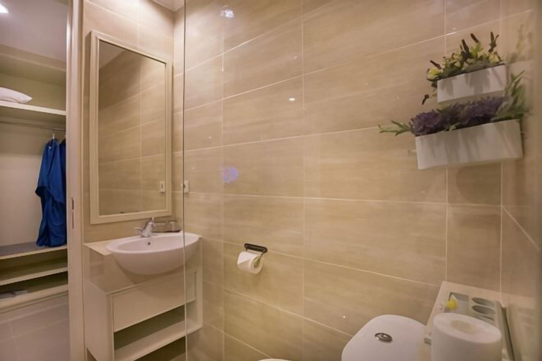 Bathroom 16