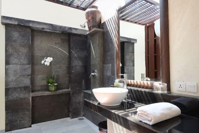 Bathroom 10