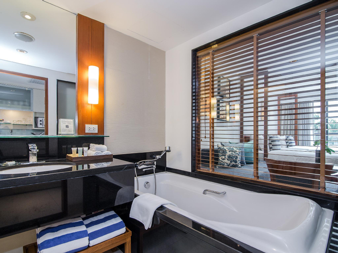 Bathroom 12