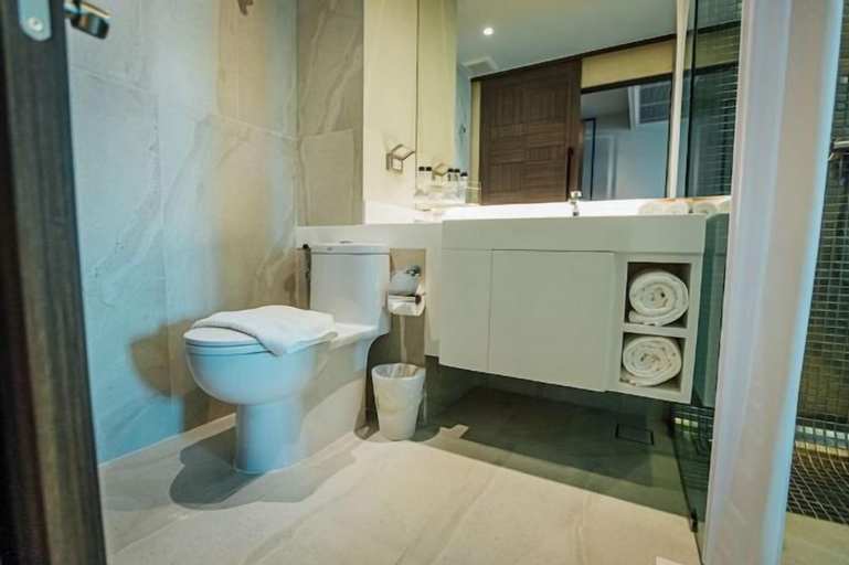 Bathroom 22