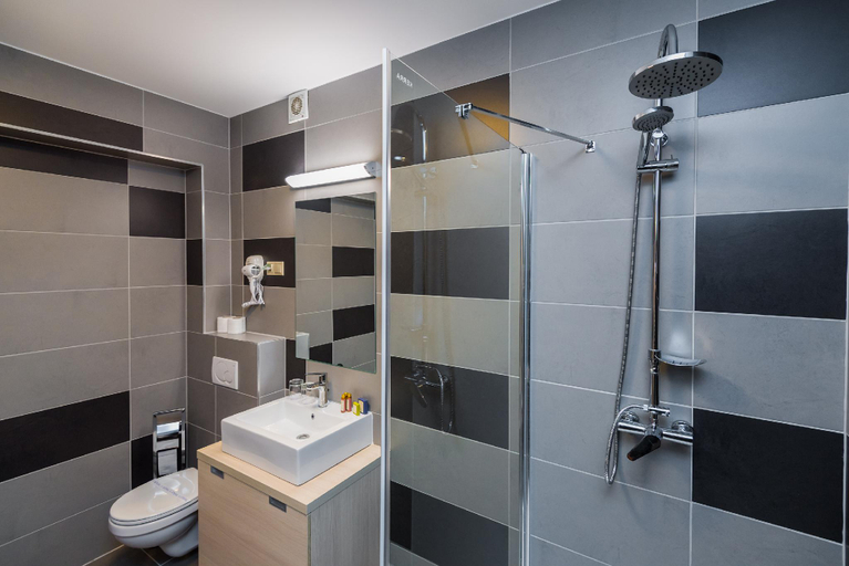 Bathroom 3, Hotel Kamilla, Balmazújváros