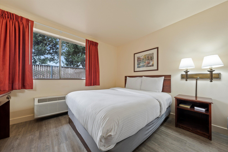 Bedroom 2, Quincy INN and Suites, Grant