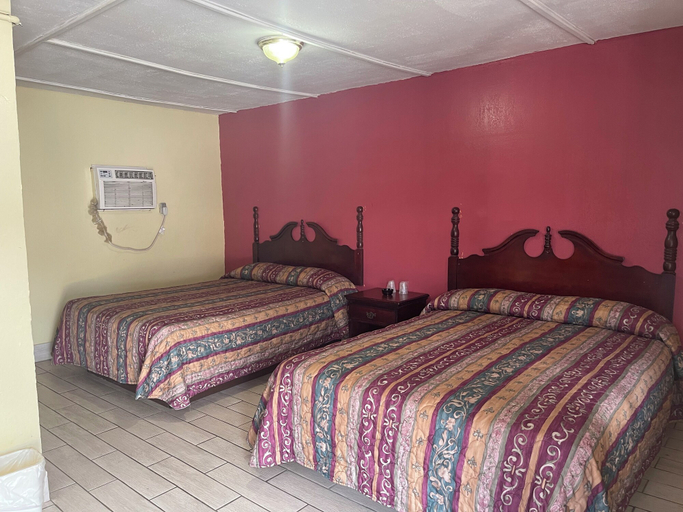 Bedroom 5, Plaza Motel, Jones