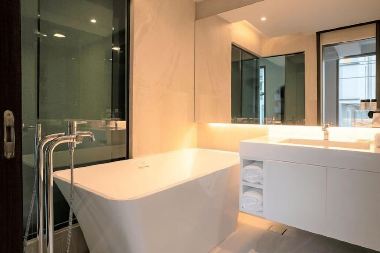 Bathroom 18