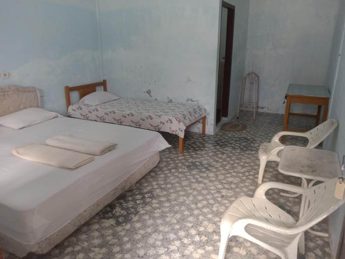 Bedroom, Abadi Guesthouse , Samosir