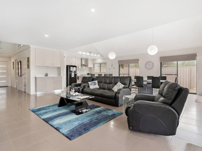 Others 5, Modern Dawesville Foreshore Family Escape with Views, Mandurah