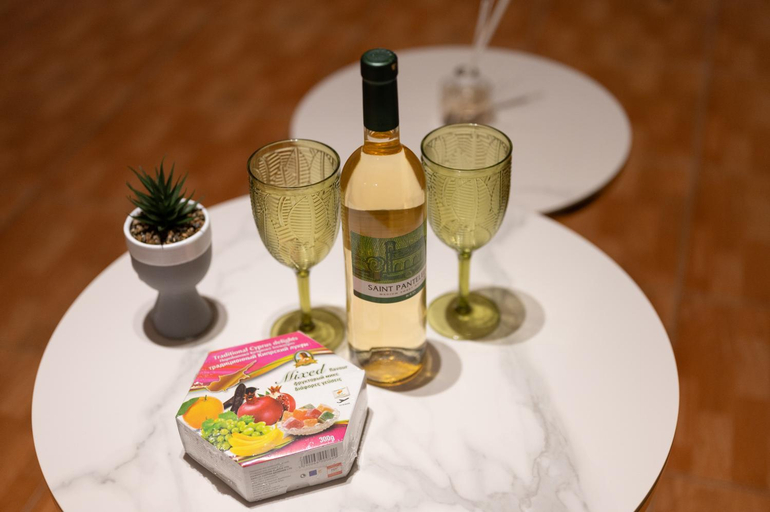 Food & Drinks, Napa Centrale Suites