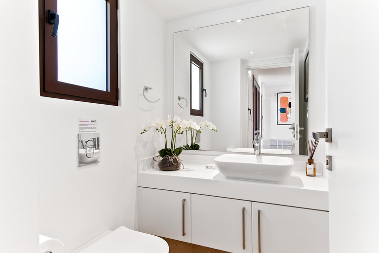 Bathroom 3, Villa UV09 Oniro