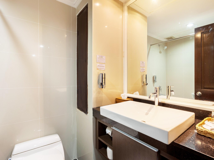 Bathroom 28