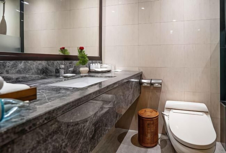 Bathroom 28