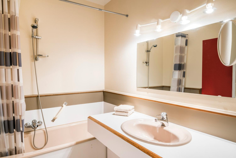 Bathroom 3, Hotel Restaurant Le Cigalon, Echternach