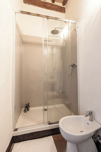 Bathroom 5, Palazzo Ninci, Arezzo