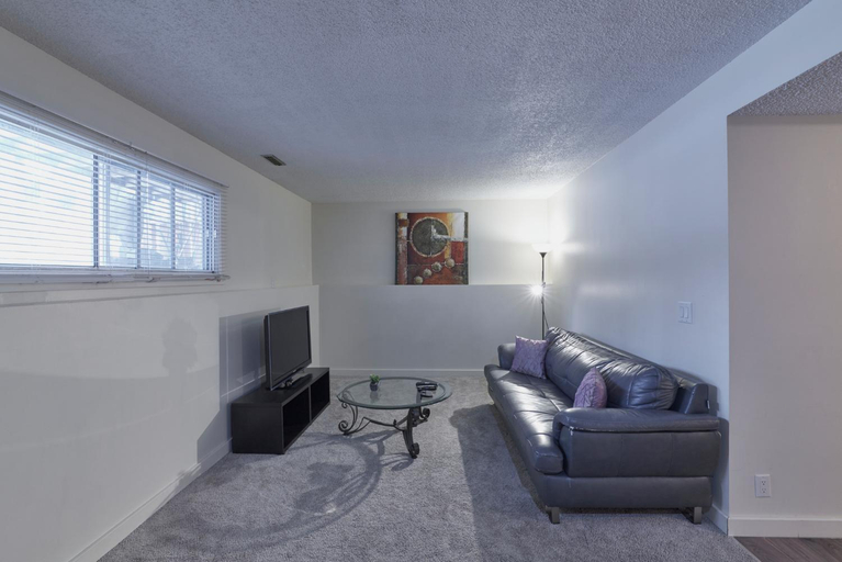 Others 5, Bowness Suites, Division No. 6