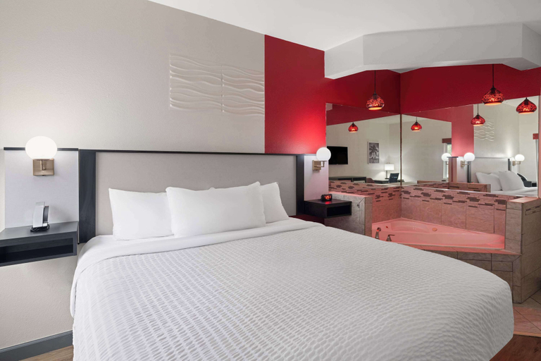 Bedroom 3, Ramada by Wyndham Locust Grove, Henry