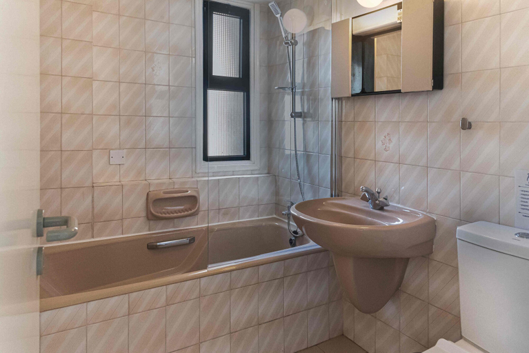 Bathroom, Phaedrus Living Seaview Phinikoudes Flat, Larnaca