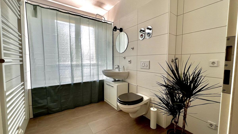 Bathroom 2, Apartment Oase for Four, Saalekreis