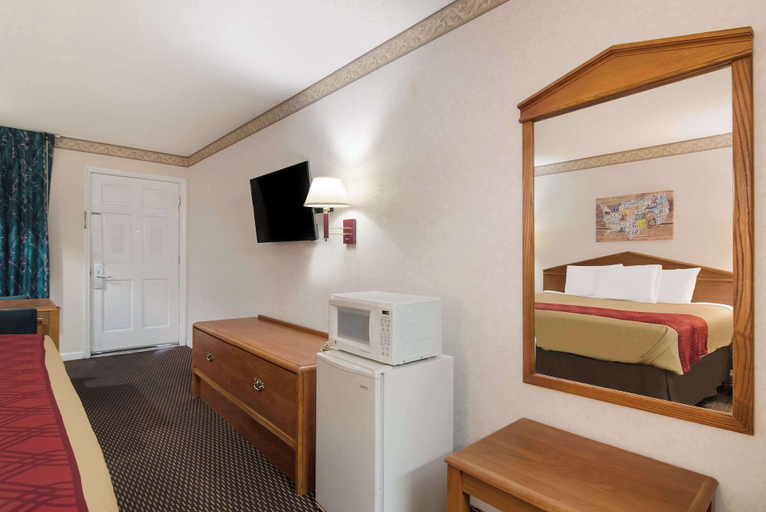 Bedroom 3, Econo Lodge Calhoun North Damascus, Gordon