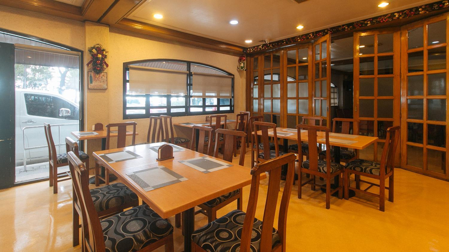 Food & Drinks 5, The Aloha Hotel, Manila City