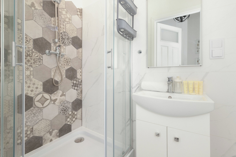 Bathroom, Sopot 3 Bedroom Apartment by Renters, Sopot