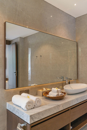 Bathroom 4, Sujiva Estate, Badung