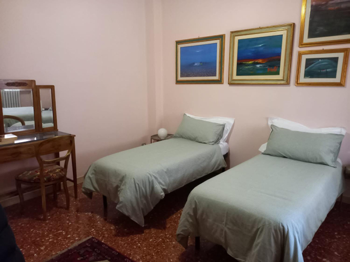 Others 5, Casa di nonna, Perugia