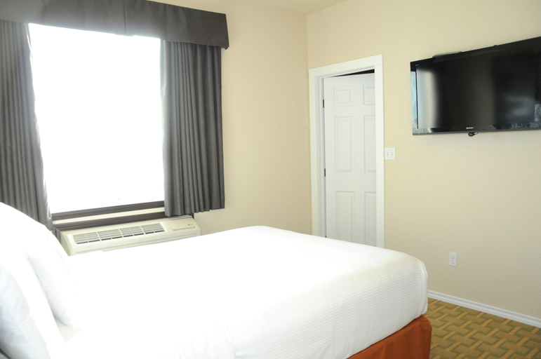 Bedroom 4, High Point Inn & Suites Peace River, Division No. 19