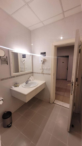 Bathroom 4