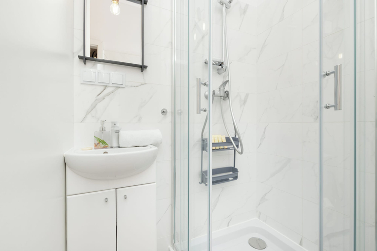 Bathroom 3, Studio 8 Minutes to the Beach by Renters, Sopot