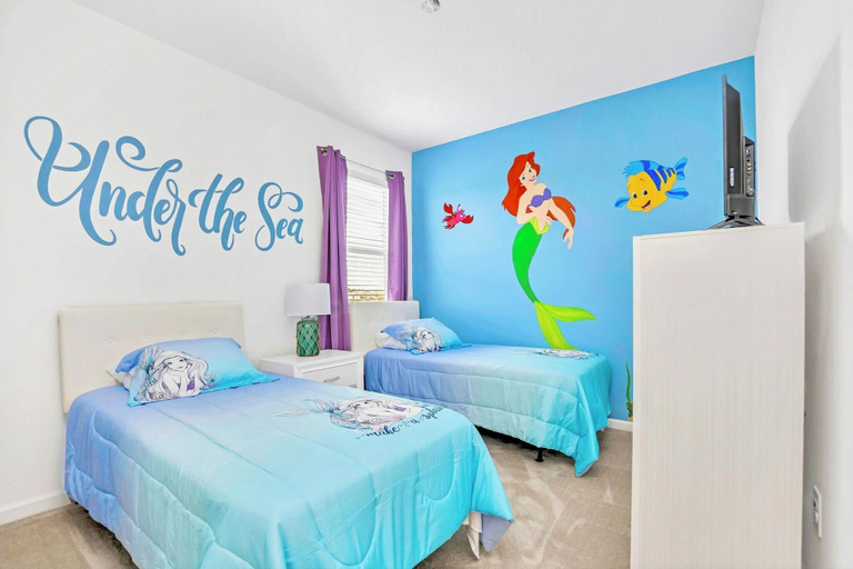 Bedroom 3, 16 Guest Lakefront Home w Pool BBQ, Osceola