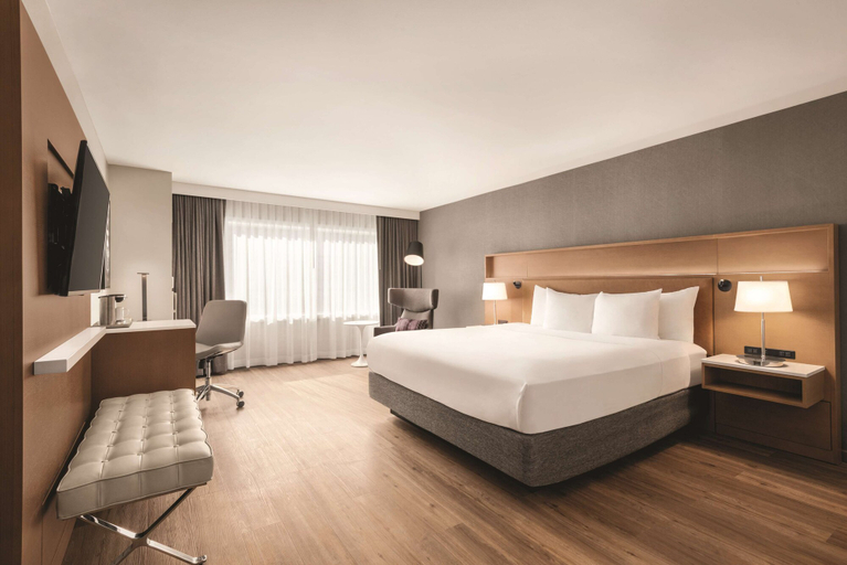 Bedroom 4, Oneida Casino Hotel, Brown