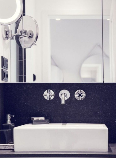 Bathroom, 3 in het Huis Meerloft, Aurich