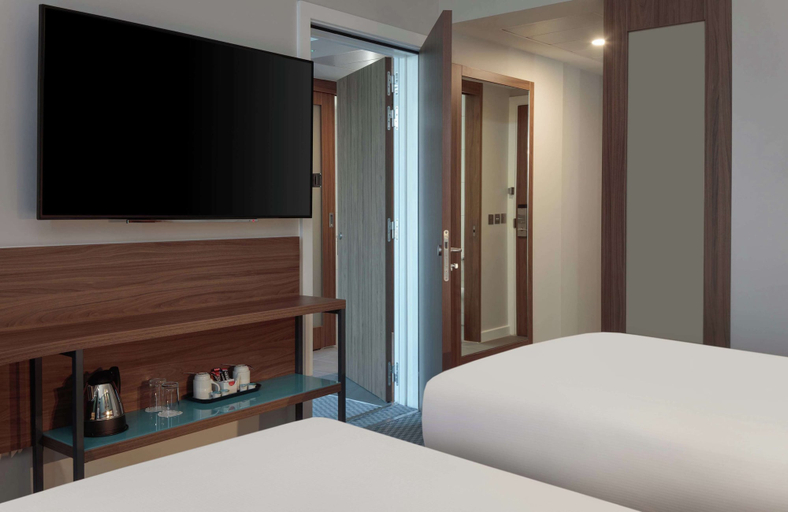 Bedroom 3, Hampton by Hilton Edinburgh Airport, Edinburgh