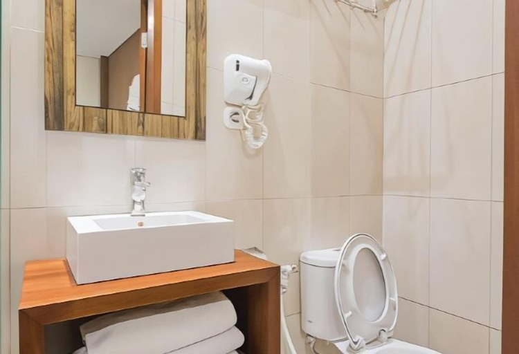 Bathroom 14