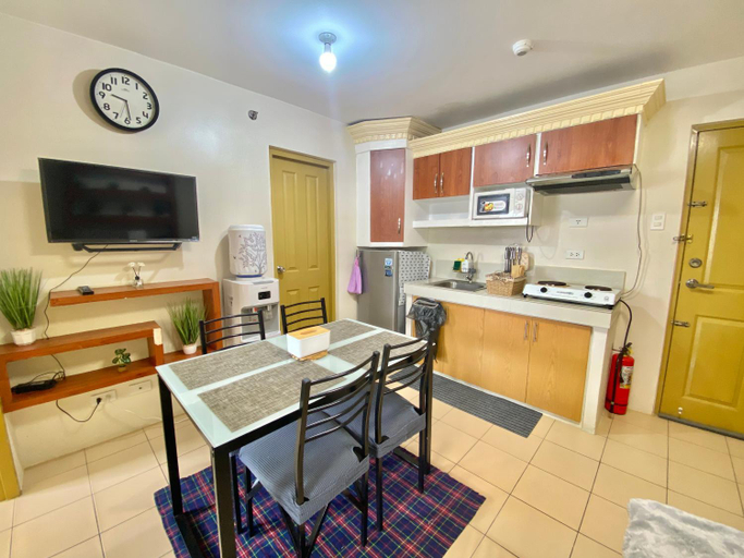 Others 5, Condo 2BR within the City! w/ Pool, WIFI & Netflix, Davao City