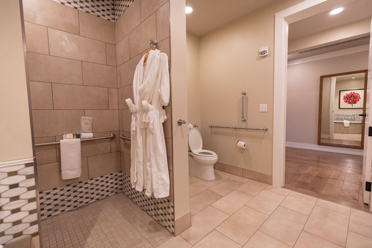 Bathroom 4, The Inn at SentryWorld, Portage