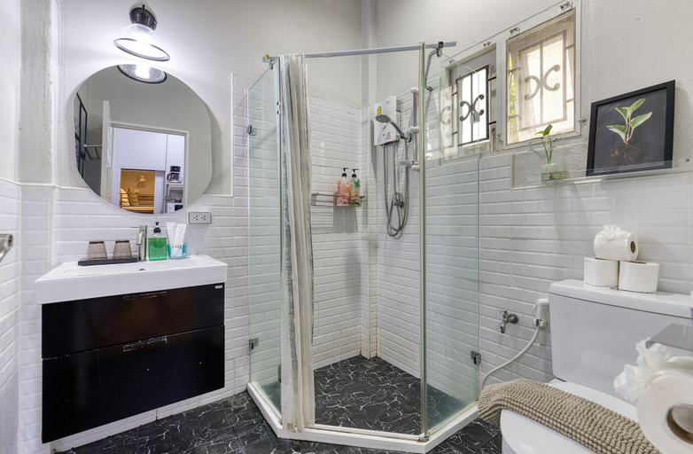 Bathroom, Maenam Bungalow, Ko Samui