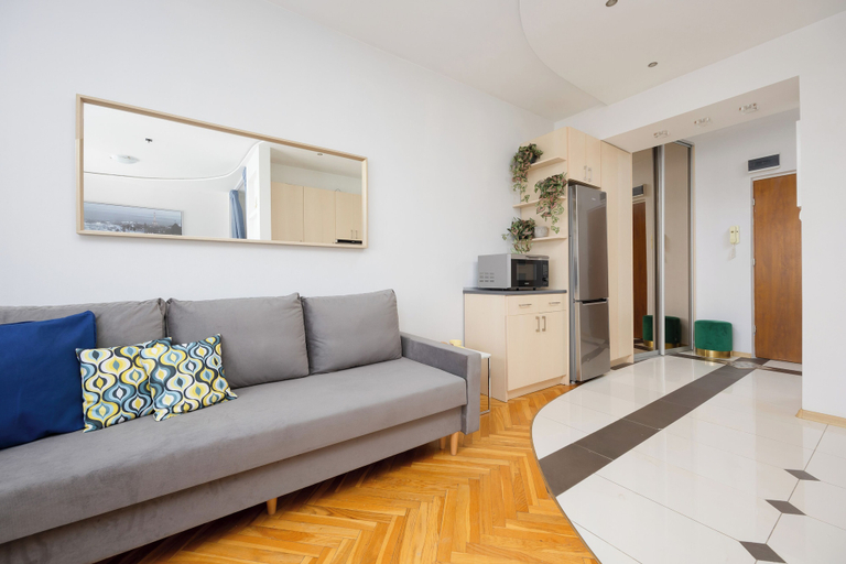 Others 5, Studio Near Ogród Saski by Renters, Warsaw