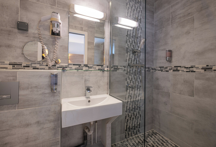 Bathroom 4, Hôtel Luxor, Hauts-de-Seine
