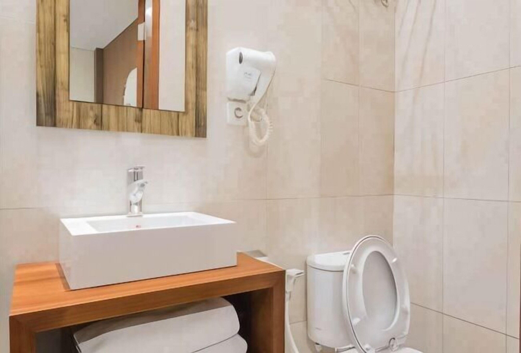 Bathroom 12