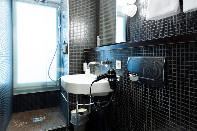 Bathroom 4, Hôtel Burrhus, Vaucluse